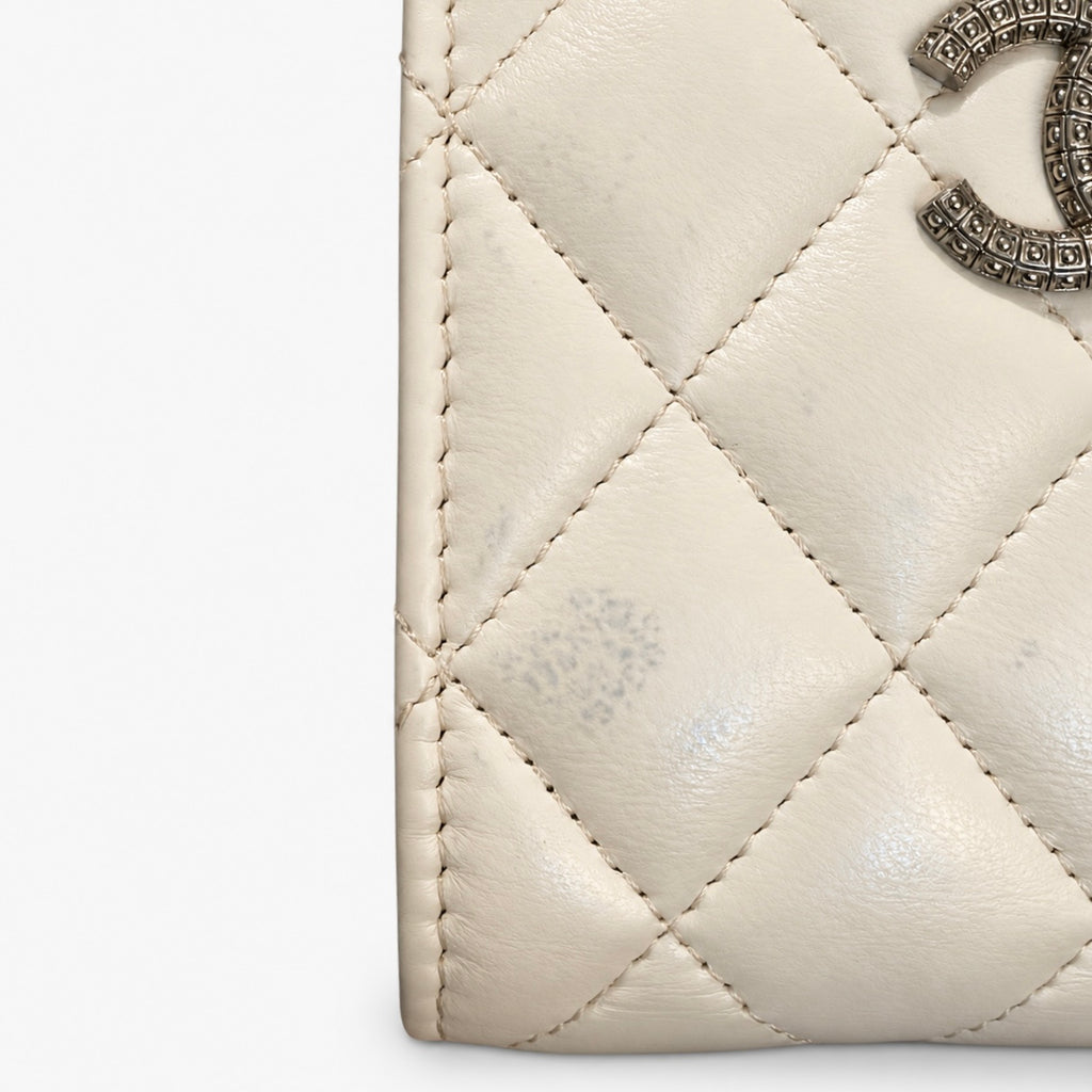 Chanel White Quilted Leather Compact Wallet with Silver-Tone CC Hardware