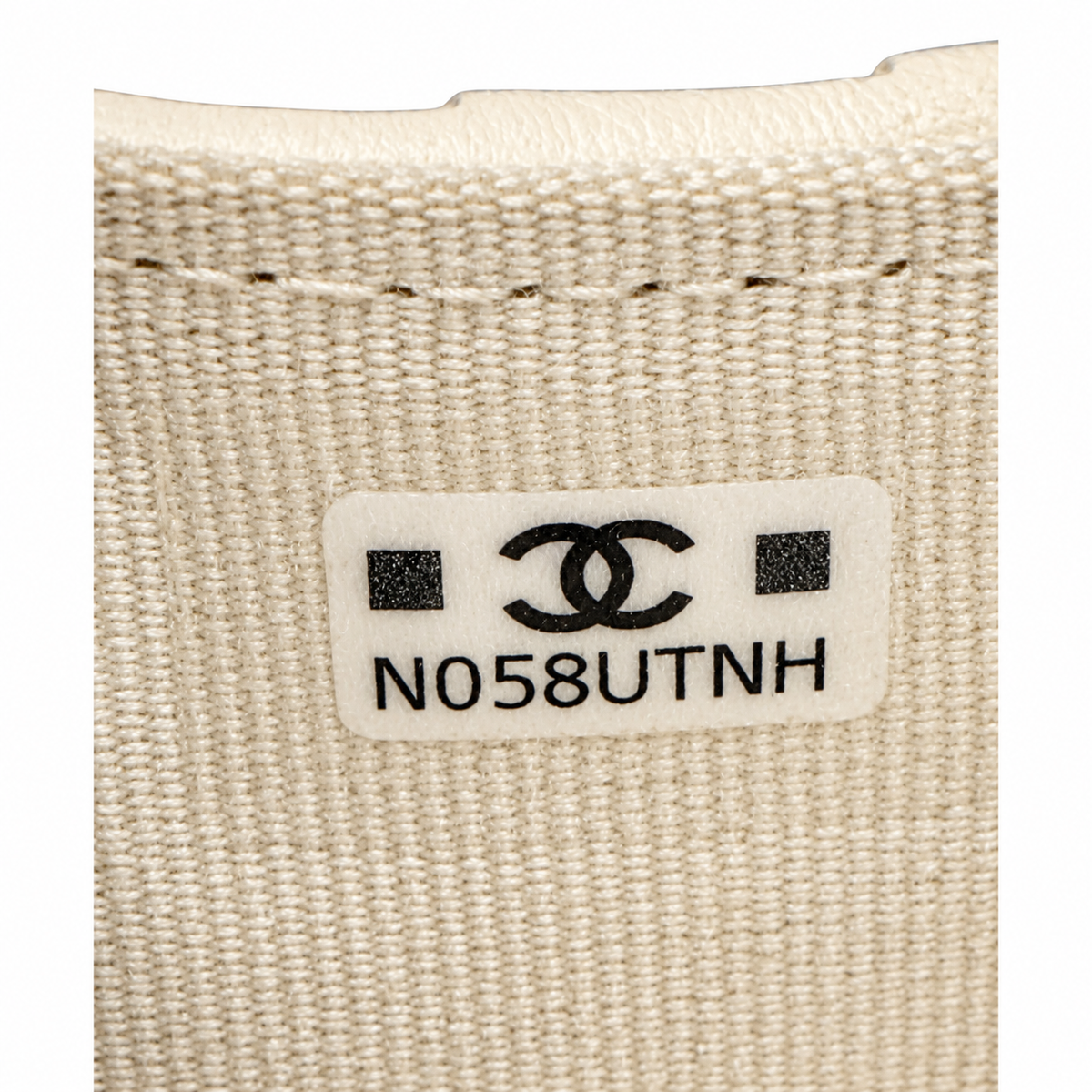 Chanel White Quilted Leather Compact Wallet with Silver-Tone CC Hardware
